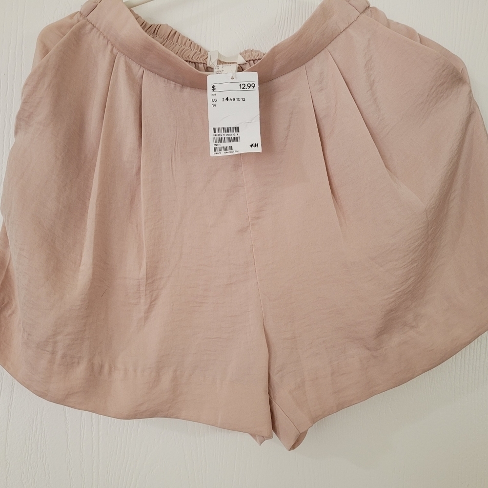 H&M Cream High Wasted Polyester Shorts Size 4